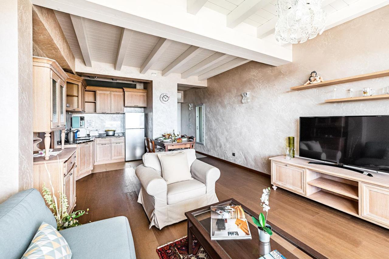 Warda C11 Apartment By Wonderful Italy Дезенцано-дель-Гарда Экстерьер фото